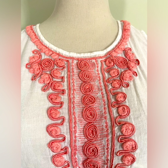 Banana Republic Tops - 🆕 [Banana Republic] White and Peach Cotton Embroidered Zip Top Sz: 2